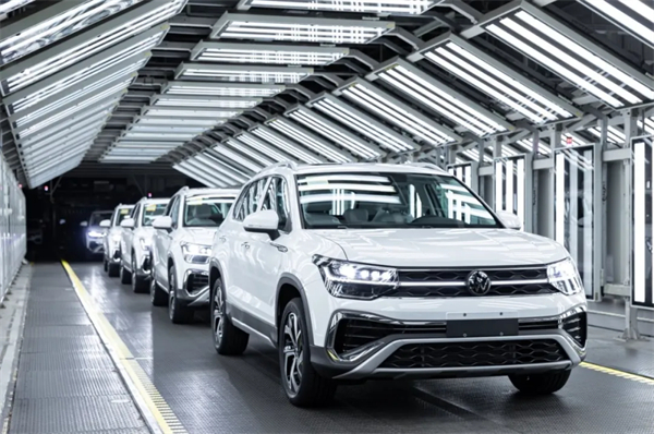 品牌丨合資品牌銷冠續寫傳奇:上汽大眾以"油電并進"迎戰2025