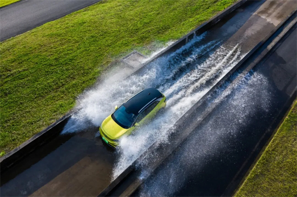 品牌丨合資品牌銷冠續寫傳奇:上汽大眾以"油電并進"迎戰2025