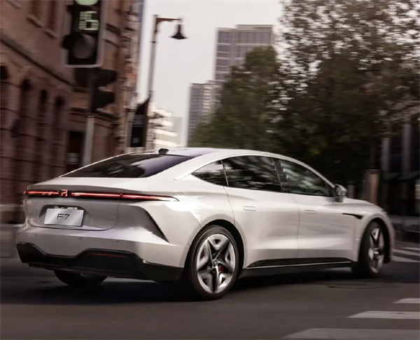 誰在黃金海岸,誰在烽煙彼岸