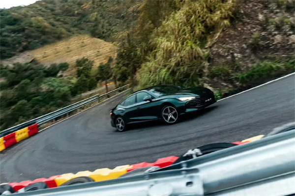 誰在黃金海岸,誰在烽煙彼岸