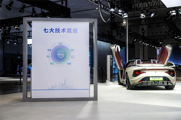 諸神亂戰下,上汽以厚度重塑"老大"擔當