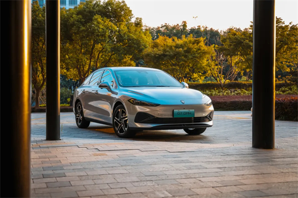 上半年零售銷量奪冠,飽和式進攻箭在弦上:上汽勢如破竹