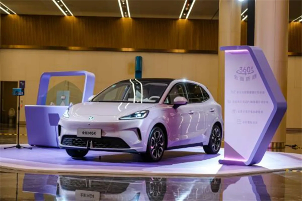 現(xiàn)在的上汽，不僅在增長的快車道上，更在智能電動時代的正中心，重新掌握了市場核心話語權。