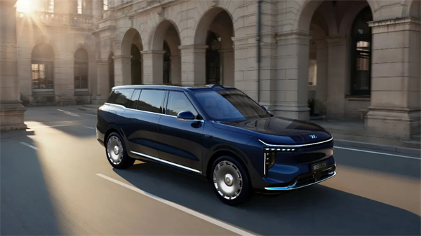 現(xiàn)在的上汽，不僅在增長的快車道上，更在智能電動時代的正中心，重新掌握了市場核心話語權。