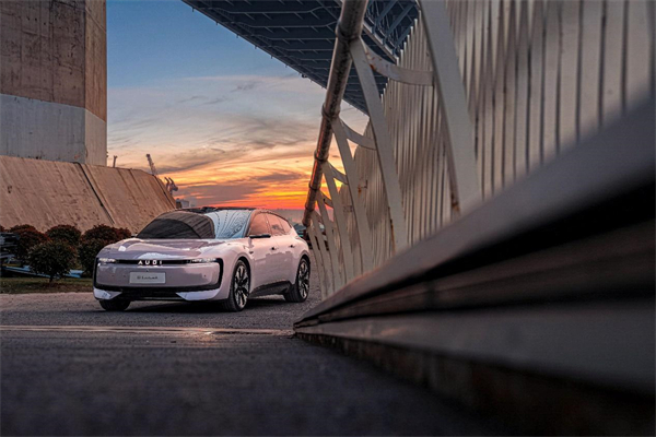 銷量“七連漲”,產品技術密集落地!上汽集團“三箭齊發”