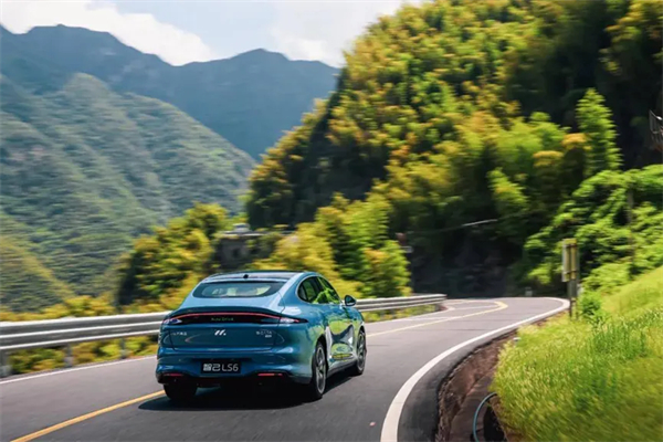 打破一切焦慮,新一代智己LS6的“爆款”含金量
