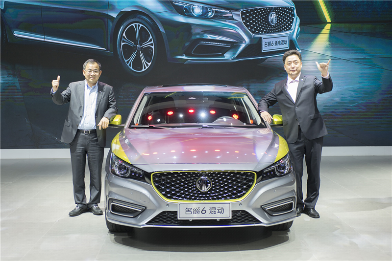 “豪華互聯(lián)網(wǎng)新能源轎跑”帶著一大波“爵不將就”的MG名爵新能源車(chē)向你靠近