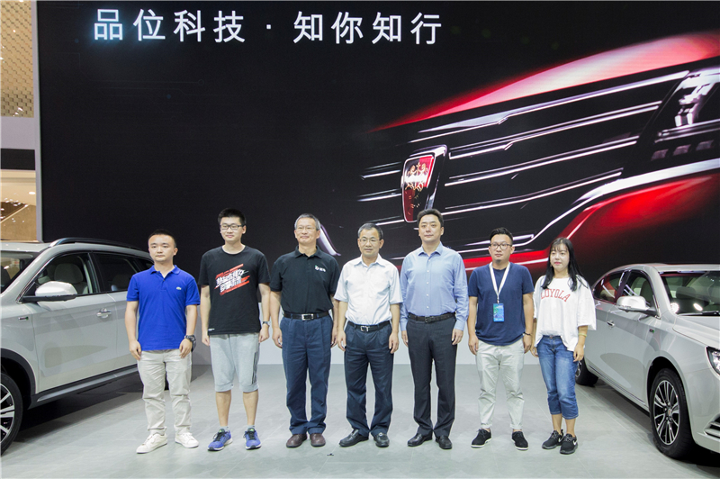 全新榮威950、榮威e950定義“高級轎車” 成都車展亮相售價16.88萬起 互聯網汽車上市一周年 系統升級帶來顛覆式進化