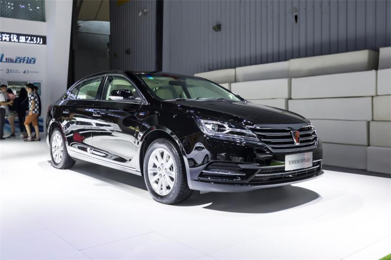 全新榮威950、榮威e950定義“高級轎車” 成都車展亮相售價16.88萬起 互聯網汽車上市一周年 系統升級帶來顛覆式進化