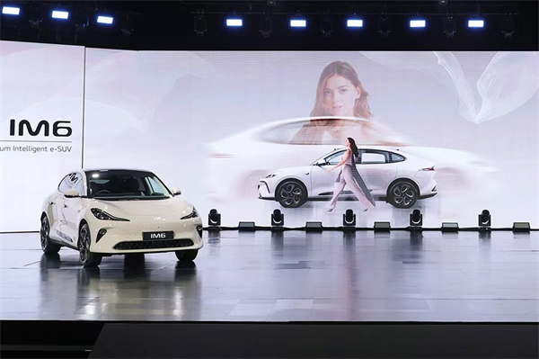 上汽智己LS6海外版IM6正式在泰國(guó)上市