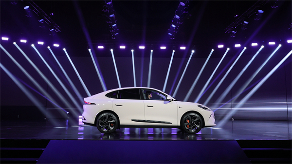 上汽智己LS6海外版IM6正式在泰國(guó)上市