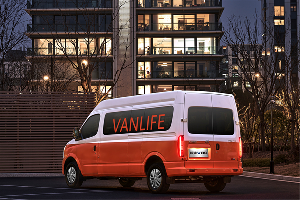 跑得猛、花得少、養得省、全場景!“全場景高價值輕客”上汽大通新途V80 9AT榮耀上市,全面高人一檔