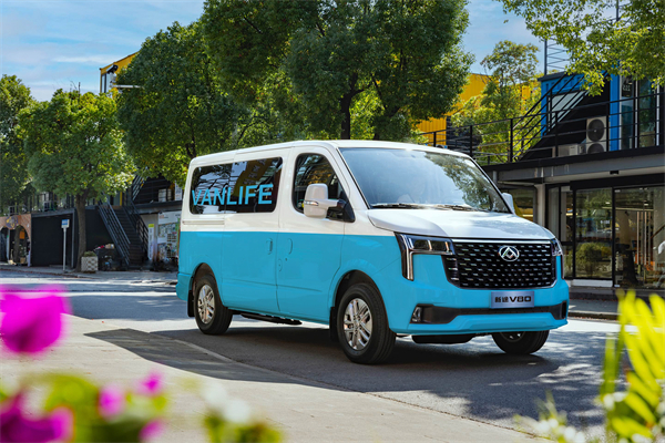 跑得猛、花得少、養得省、全場景!“全場景高價值輕客”上汽大通新途V80 9AT榮耀上市,全面高人一檔