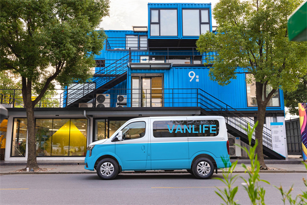 跑得猛、花得少、養得省、全場景!“全場景高價值輕客”上汽大通新途V80 9AT榮耀上市,全面高人一檔