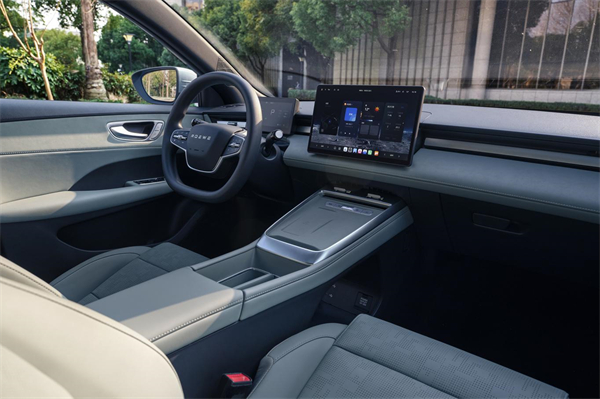 7.98萬(wàn)起!榮威純電D6上市,A+級(jí)市場(chǎng)迎來(lái)“價(jià)值王者”