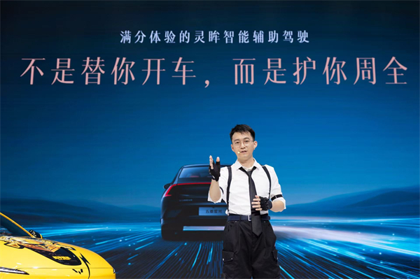 10.98萬元起!五菱星光2025款開啟預售,攜手《和平精英》打造年輕人的智能實戰利器!