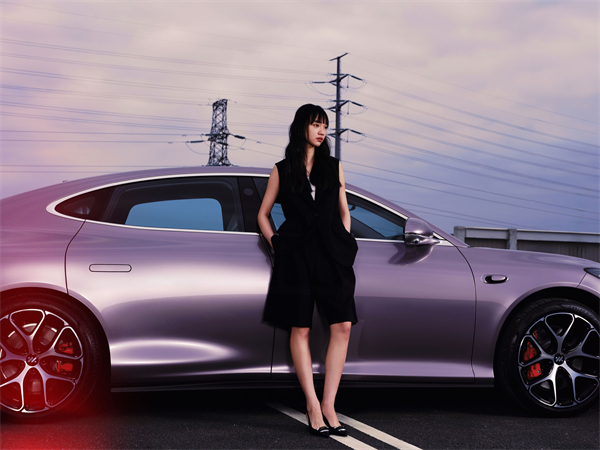 全新智己L6震撼上市,權益價20.49萬~26.49萬