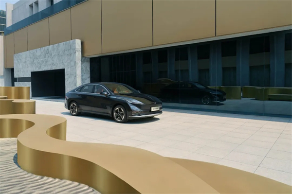 限時先享置換一口價!「10萬級600續航中級轎車」五菱星光2025款正式上市!