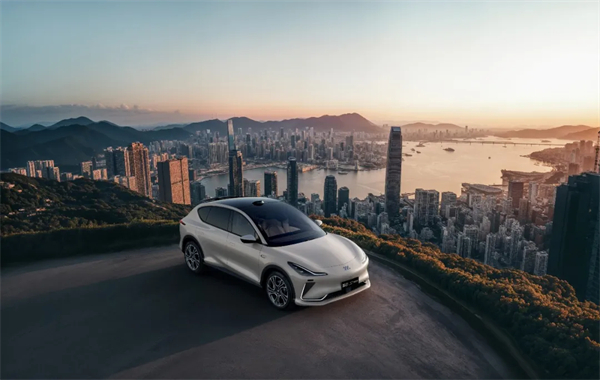 智己LS7煥新版上市,限時(shí)權(quán)益價(jià)32.99萬(wàn)元