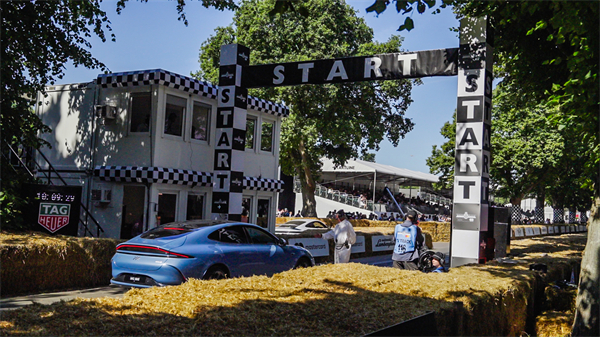 智己雙車英國上市!IM5、IM6閃耀古德伍德速度節