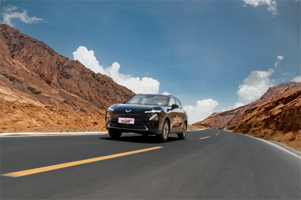 置換補貼價8.98萬元起!五菱星光S 2025款正式上市,以「大快好省」打造全場景家庭出行體驗!