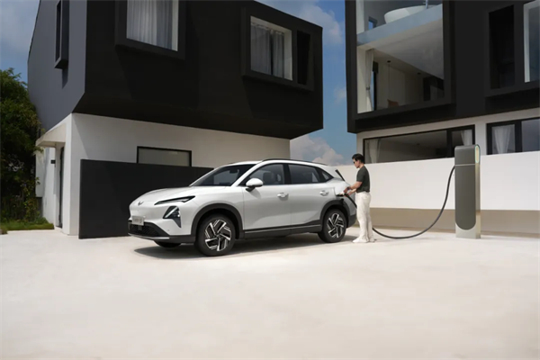 置換補貼價8.98萬元起!五菱星光S 2025款正式上市,以「大快好省」打造全場景家庭出行體驗!