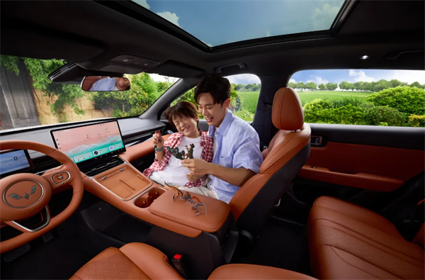 置換補貼價8.98萬元起!五菱星光S 2025款正式上市,以「大快好省」打造全場景家庭出行體驗!