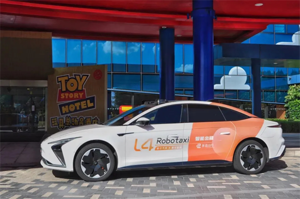 上海首條!上汽享道Robotaxi度假區專線今日開通 自動駕駛直連上海國際旅游度假區與浦東機場