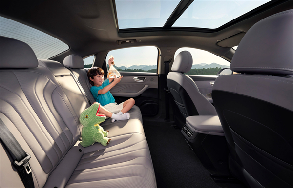 只賣長續航，真混動！榮威M7 DMH成都車展開啟預售，驚爆價9.78萬起