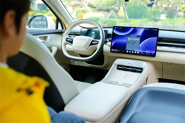 智能座艙的“終極答案”？榮威搭載豆包，讓所有車機一夜過時