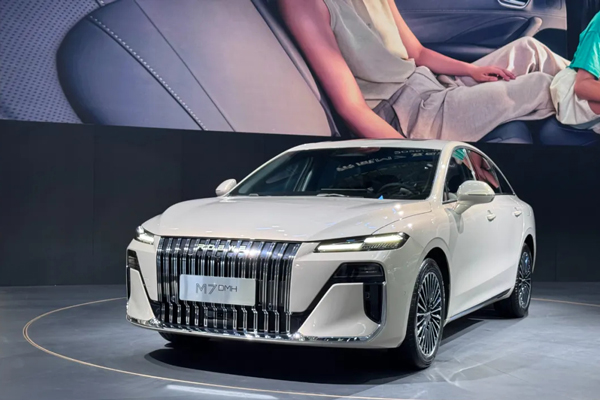 智能座艙的“終極答案”？榮威搭載豆包，讓所有車機一夜過時