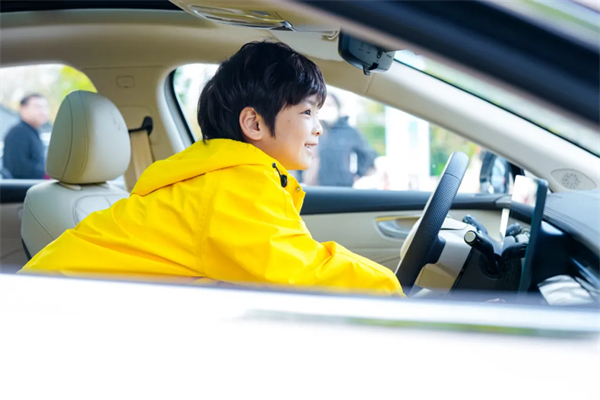 智能座艙的“終極答案”？榮威搭載豆包，讓所有車機一夜過時