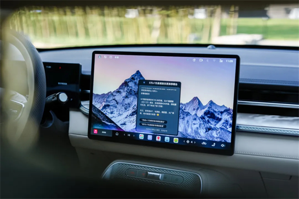 智能座艙的“終極答案”？榮威搭載豆包，讓所有車機一夜過時