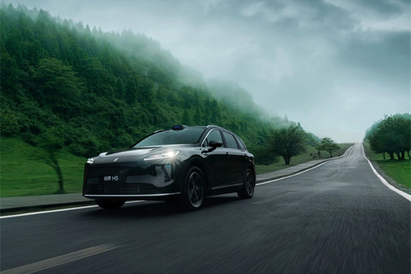 上汽集團的2025:誰家新燕啄春泥